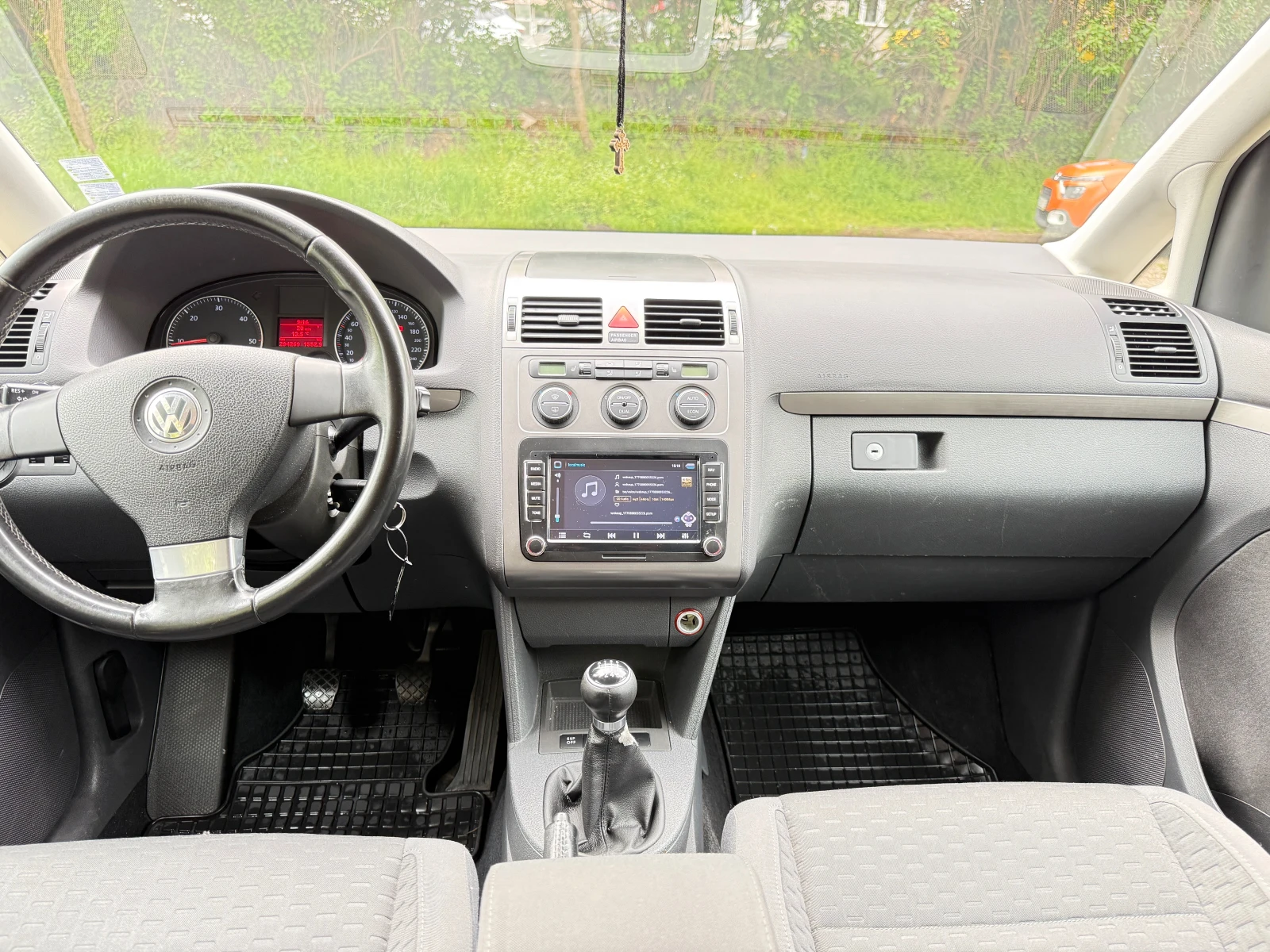 VW Touran 1.9 TDI 105 к.с., снимка 15 - Автомобили и джипове - 54470057