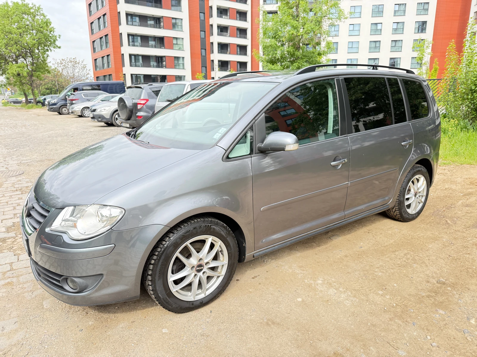 VW Touran 1.9 TDI 105 к.с., снимка 5 - Автомобили и джипове - 54470057