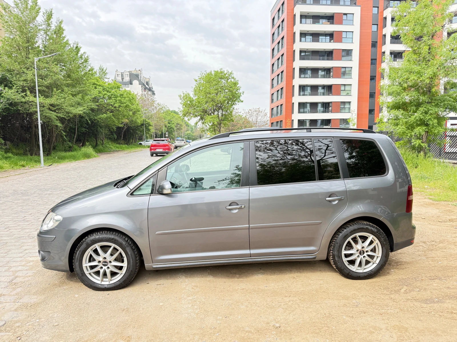 VW Touran 1.9 TDI 105 к.с., снимка 10 - Автомобили и джипове - 54470057
