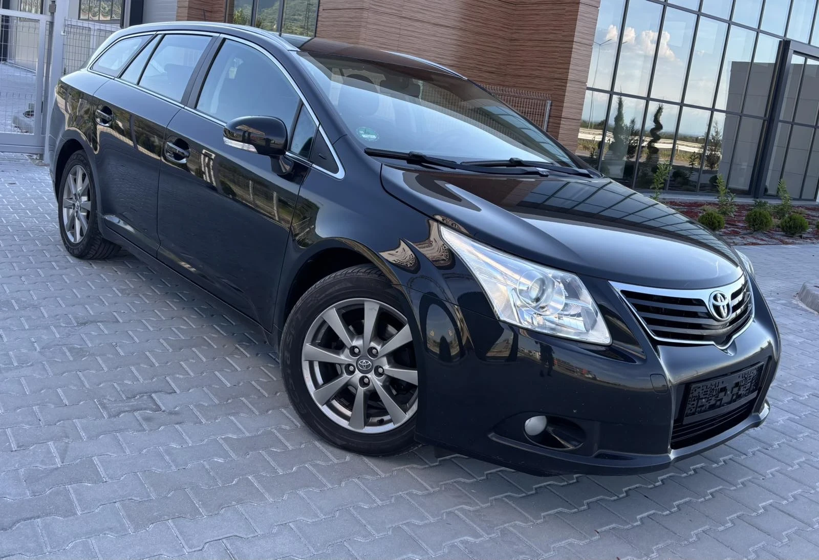 Toyota Avensis 2.0D4d/126кс/FACELiFT/Навигация/Камера/Климатроник, снимка 2 - Автомобили и джипове - 54645541