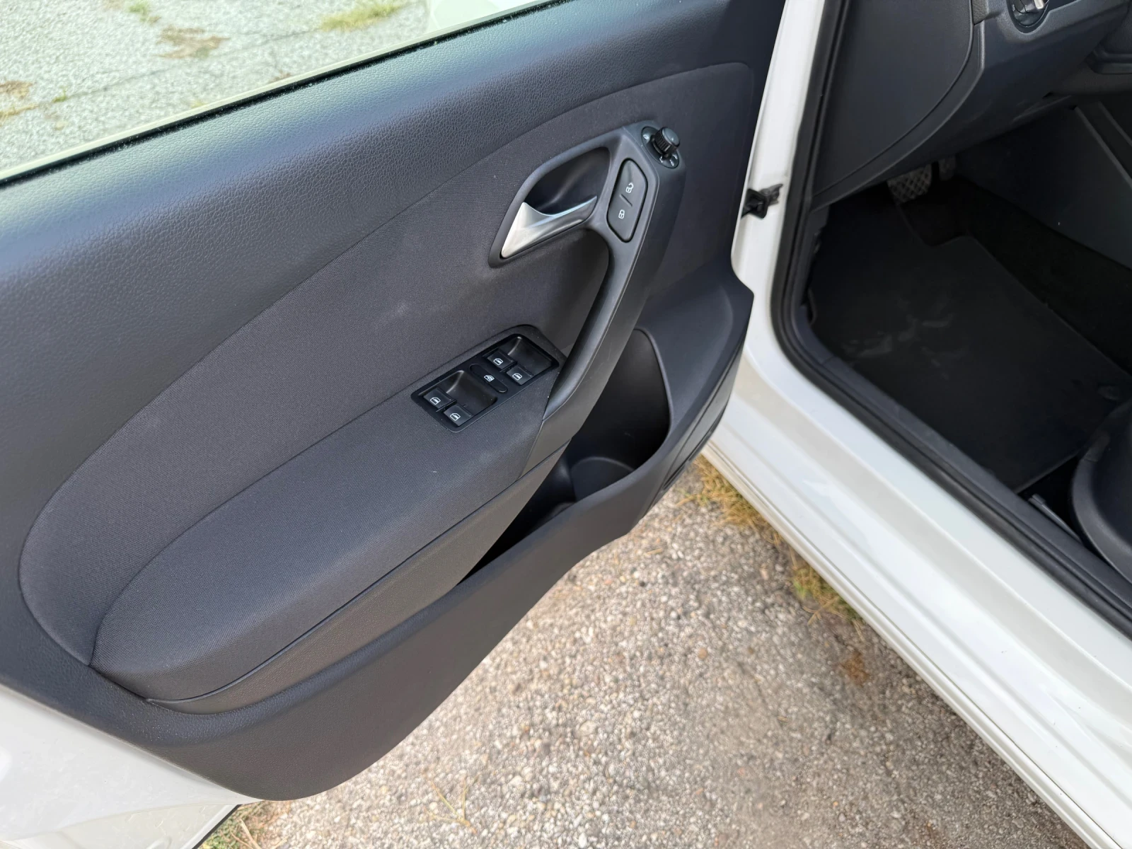 VW Polo R line 1.6 TDI, снимка 10 - Автомобили и джипове - 55614785