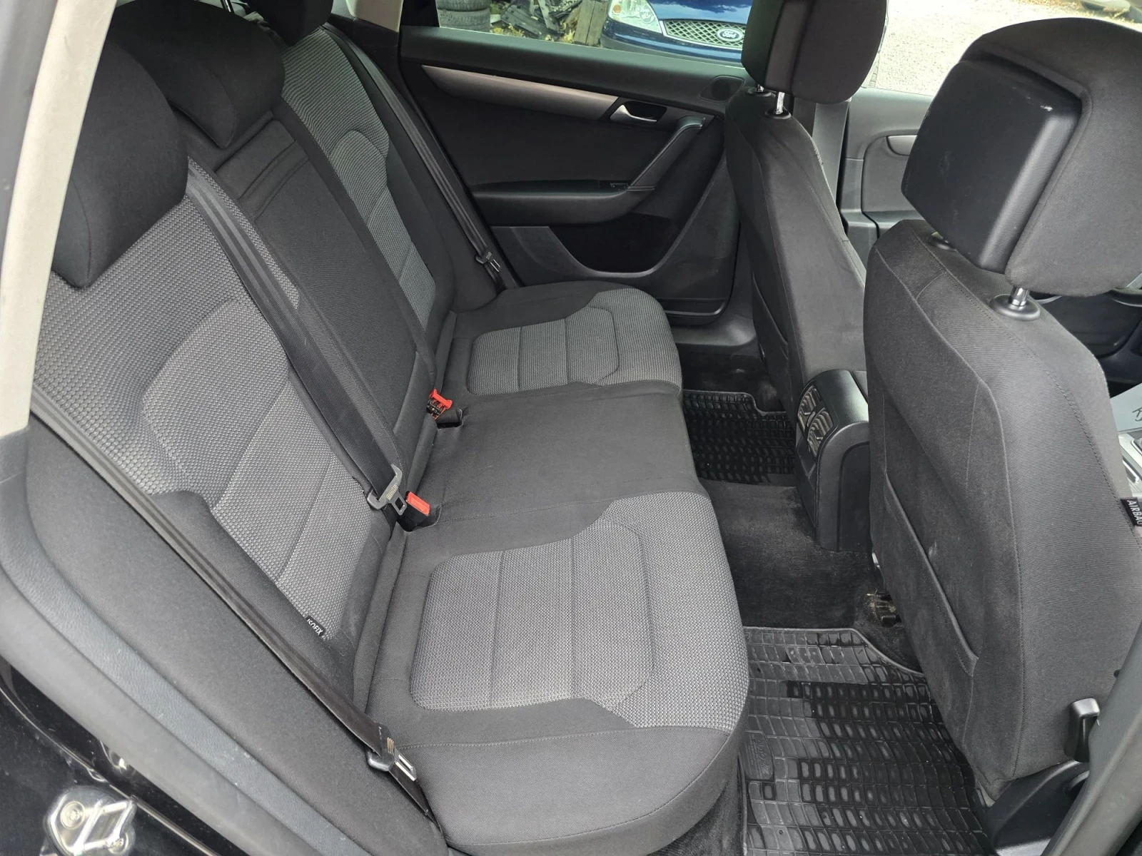 VW Passat 1.6 TDI, снимка 12 - Автомобили и джипове - 56087602