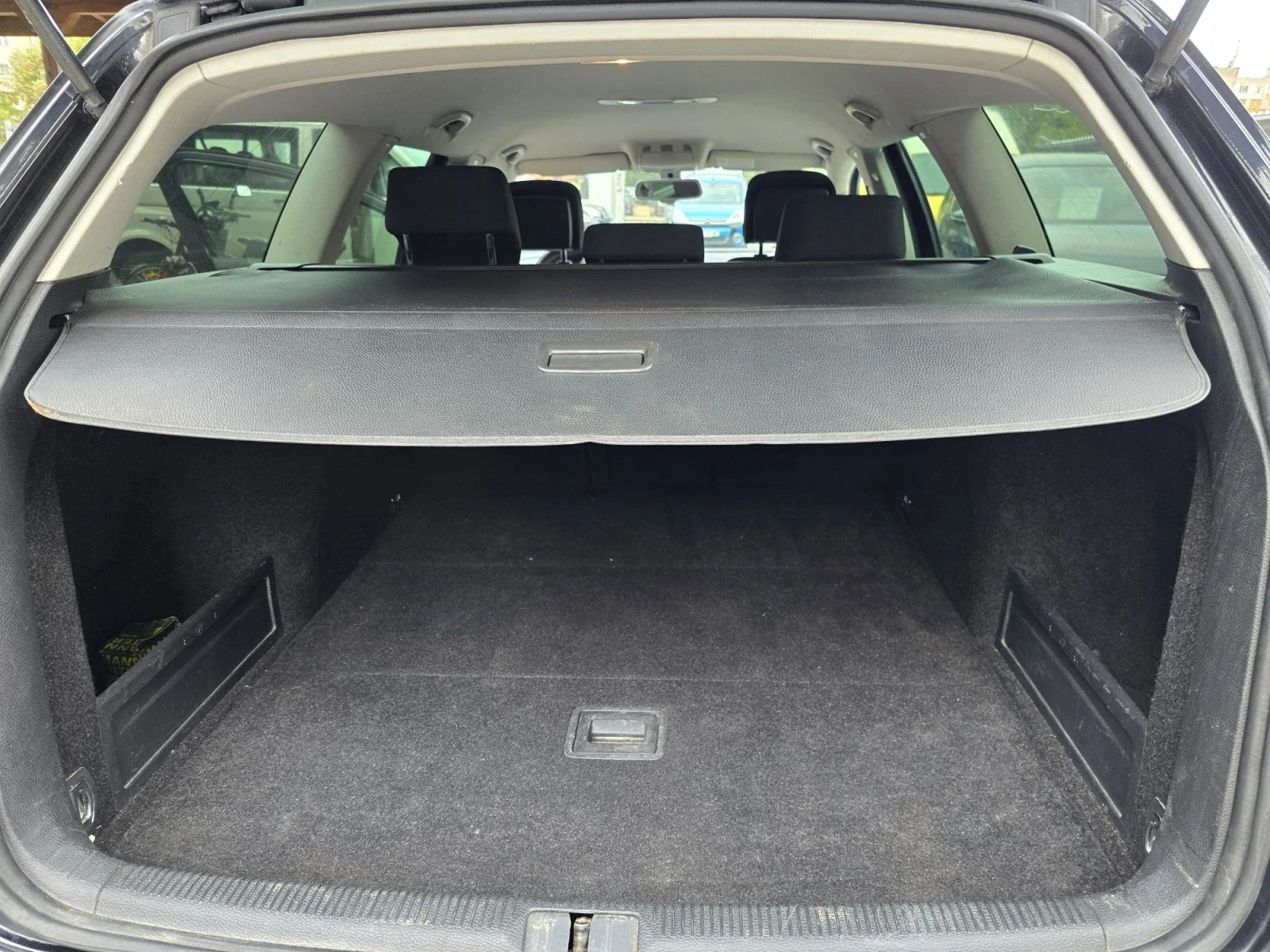 VW Passat 1.6 TDI, снимка 15 - Автомобили и джипове - 56087602