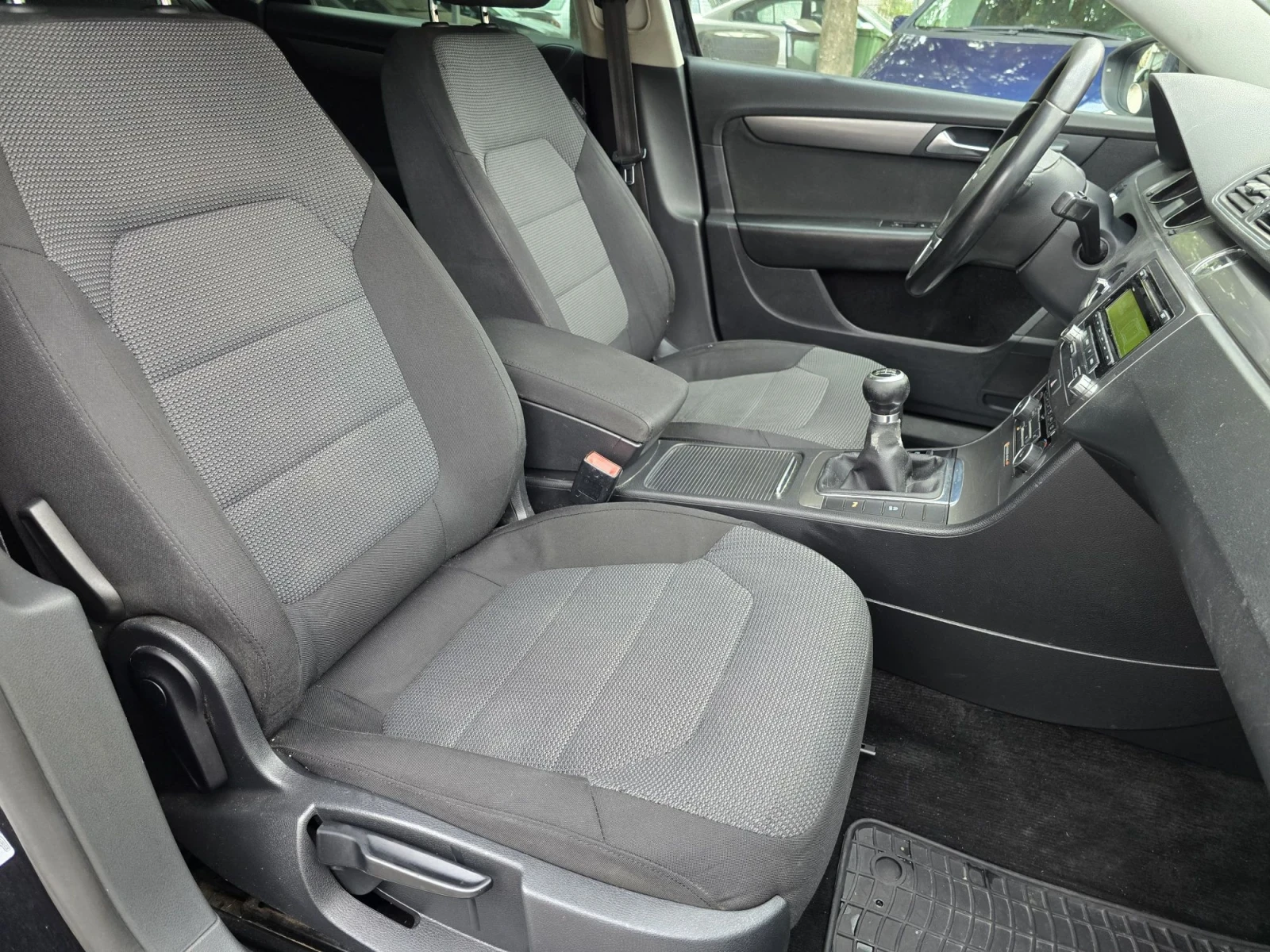 VW Passat 1.6 TDI, снимка 13 - Автомобили и джипове - 56087602