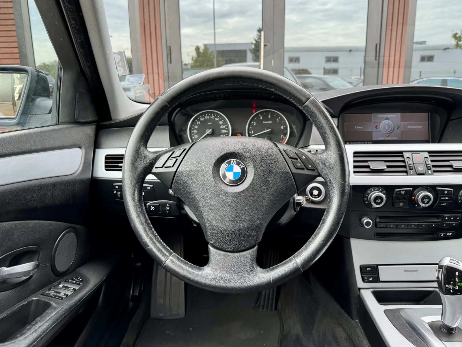 BMW 530 Кожа* Подгрев* Памет* Лизинг, снимка 10 - Автомобили и джипове - 56114880