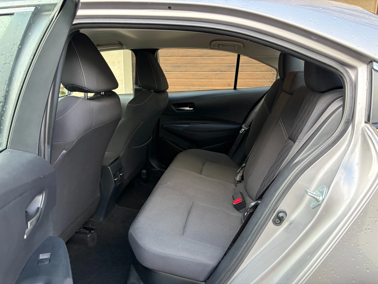 Toyota Corolla 1.8Hybrid e-CVT Executive- � �������� | Mobile.bg � ����������� 13