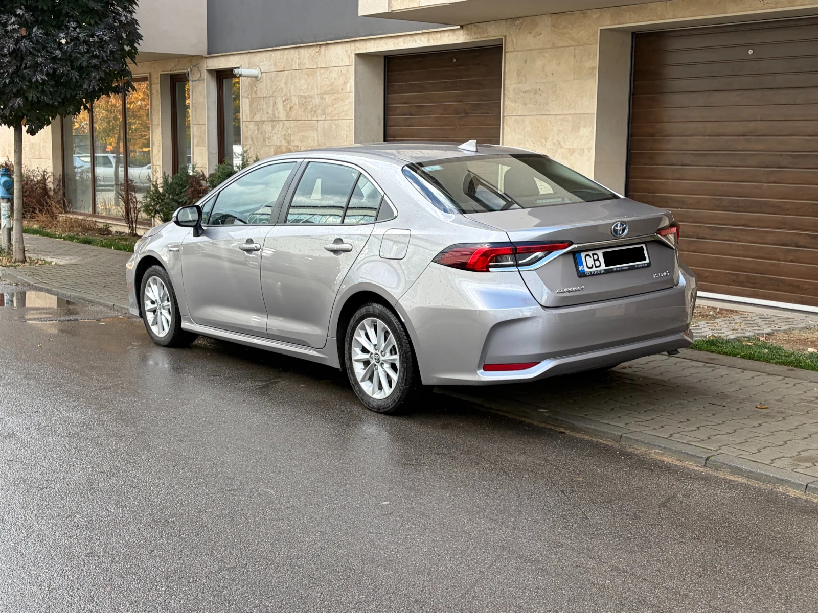 Toyota Corolla 1.8Hybrid e-CVT Executive- � �������� | Mobile.bg � ����������� 4