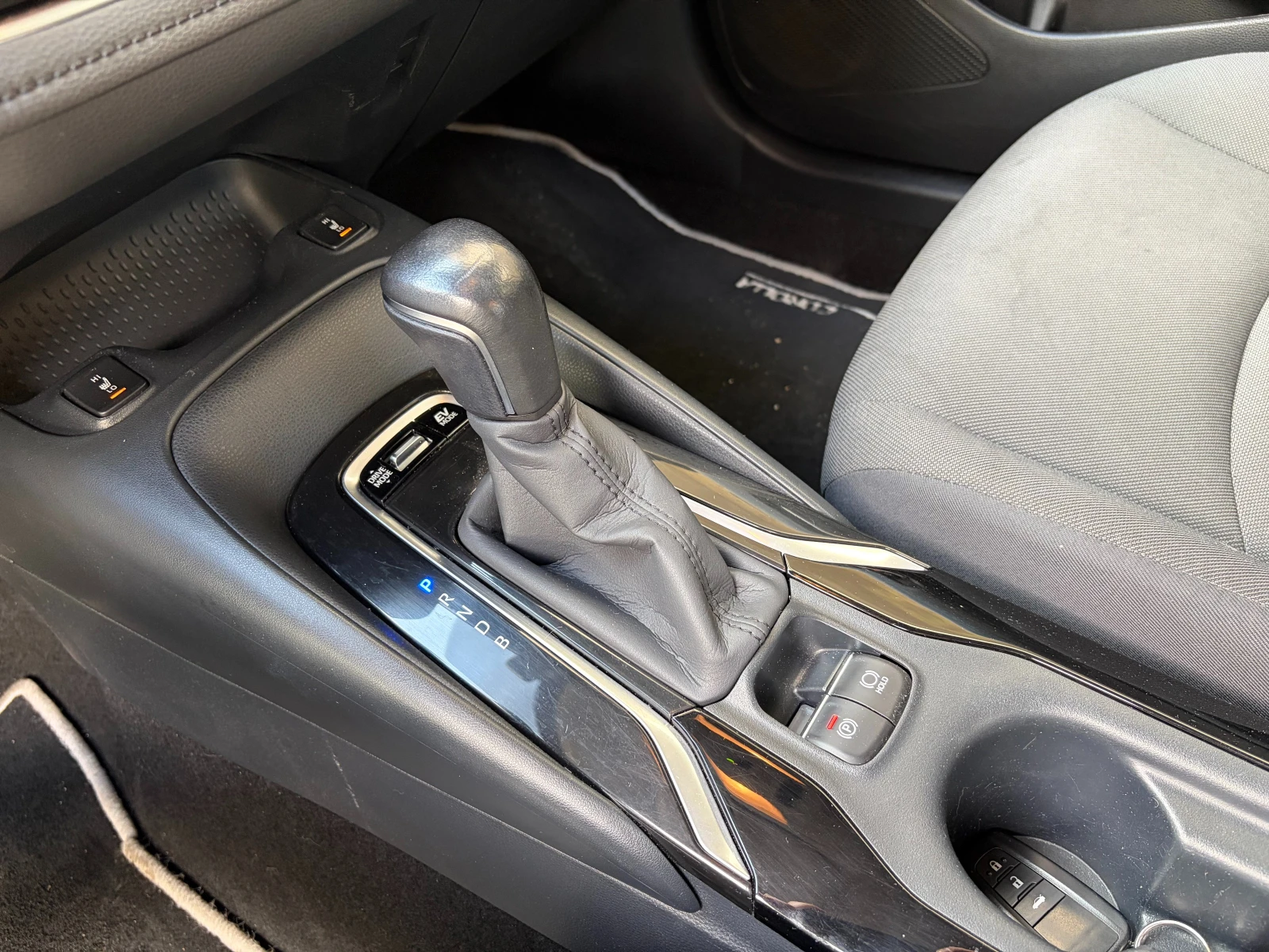 Toyota Corolla 1.8Hybrid e-CVT Executive- � �������� | Mobile.bg � ����������� 12