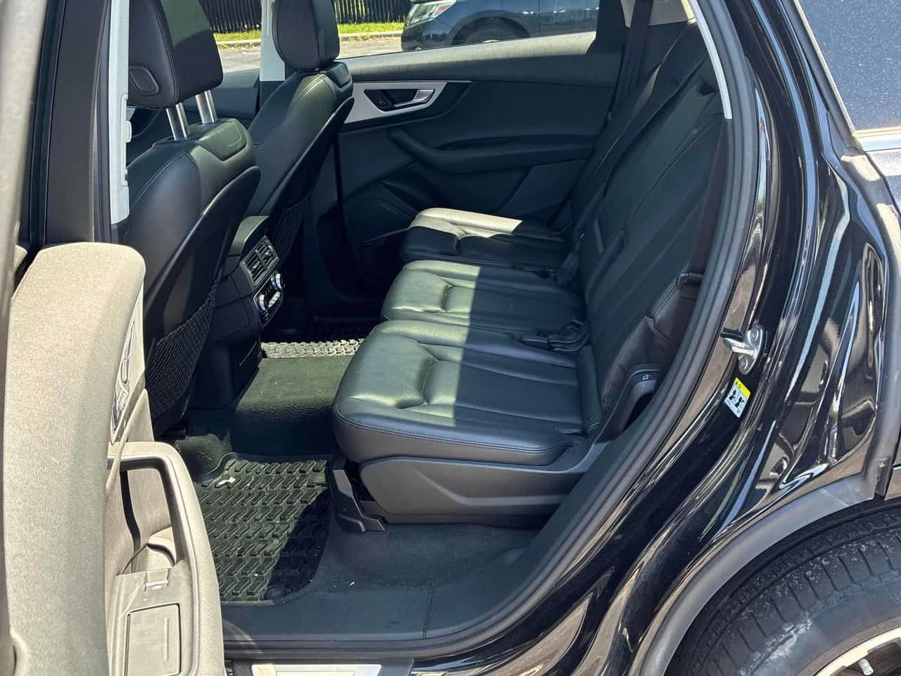 Audi Q7 * 3.0T Technik * ОБДУХВАНЕ * 360 * ПАНОРАМА, снимка 16 - Автомобили и джипове - 54647746