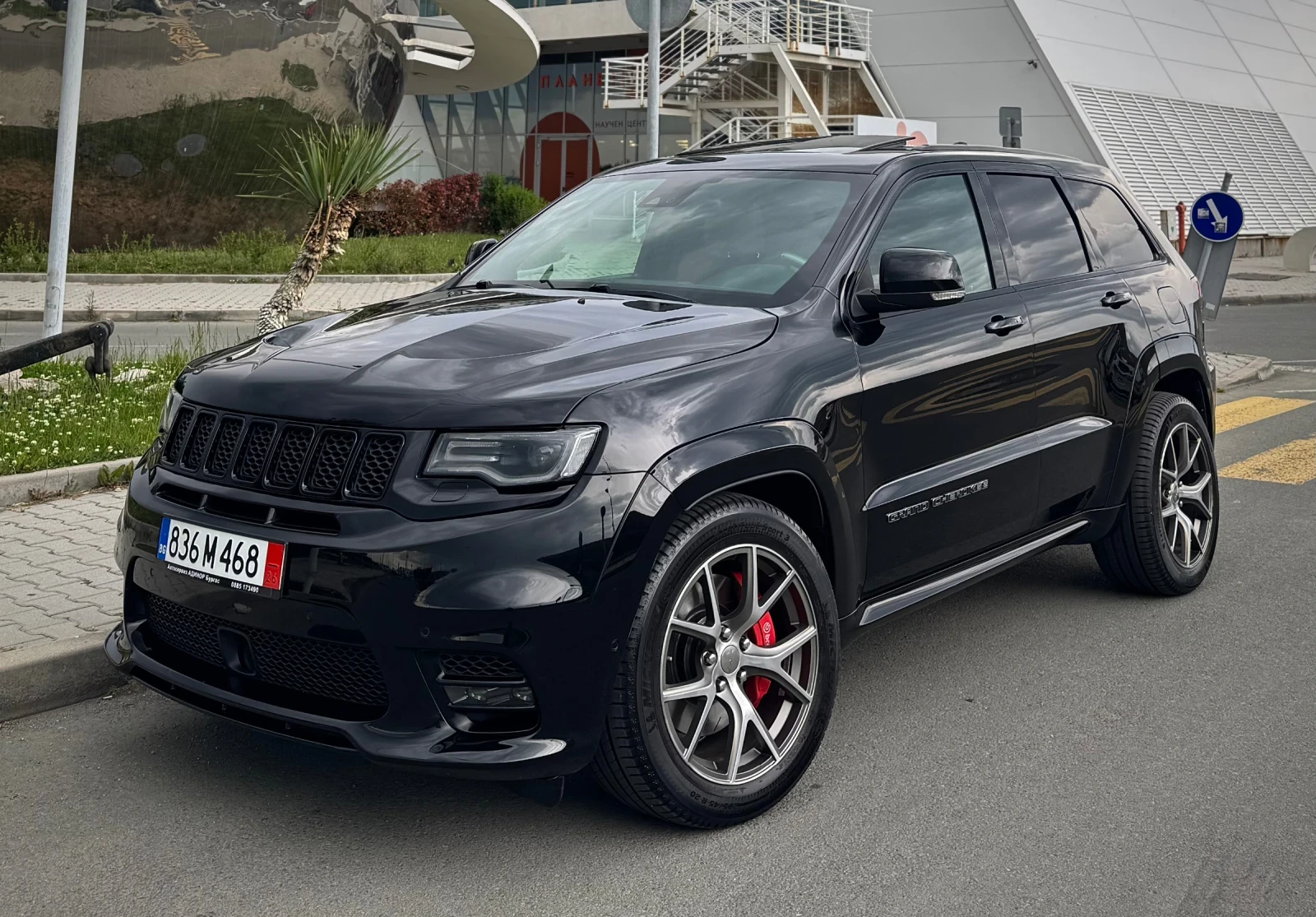 Jeep Grand cherokee 6.4 V8 SRT FACE EXCLUSIVE FULL 102хил.км., снимка 4 - Автомобили и джипове - 54812651