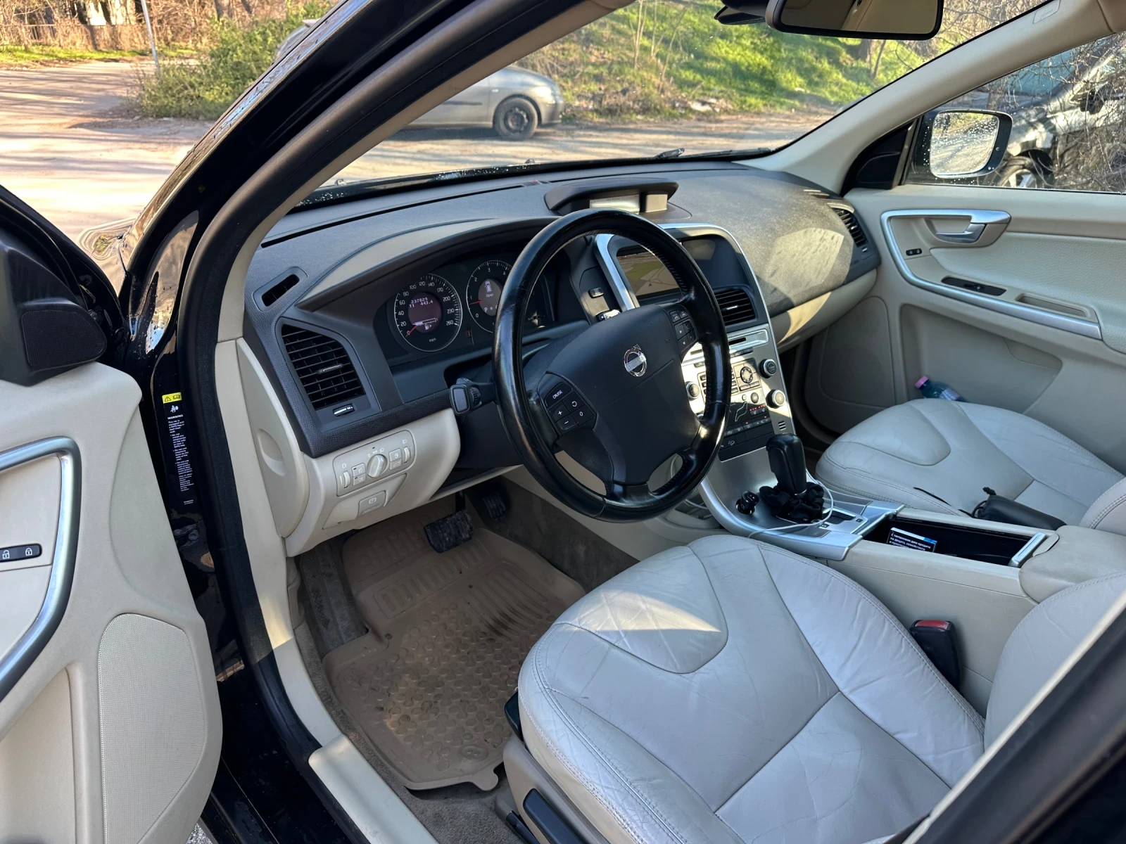 Volvo XC60 2.4 D5 185kc, снимка 9 - Автомобили и джипове - 55140910