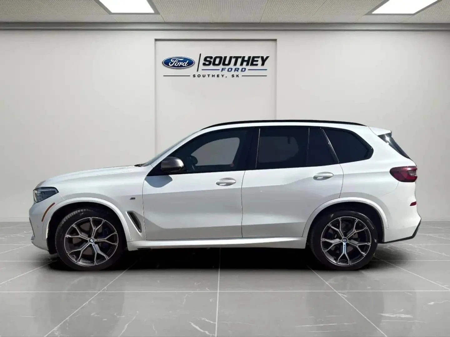 BMW X5 M50i Premium pkg ЦЕНА ДО БЪЛГАРИЯ АВТОКРЕДИТ, снимка 2 - Автомобили и джипове - 55949950
