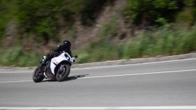 Yamaha YZF-R1 Big Bang Facelift, снимка 2