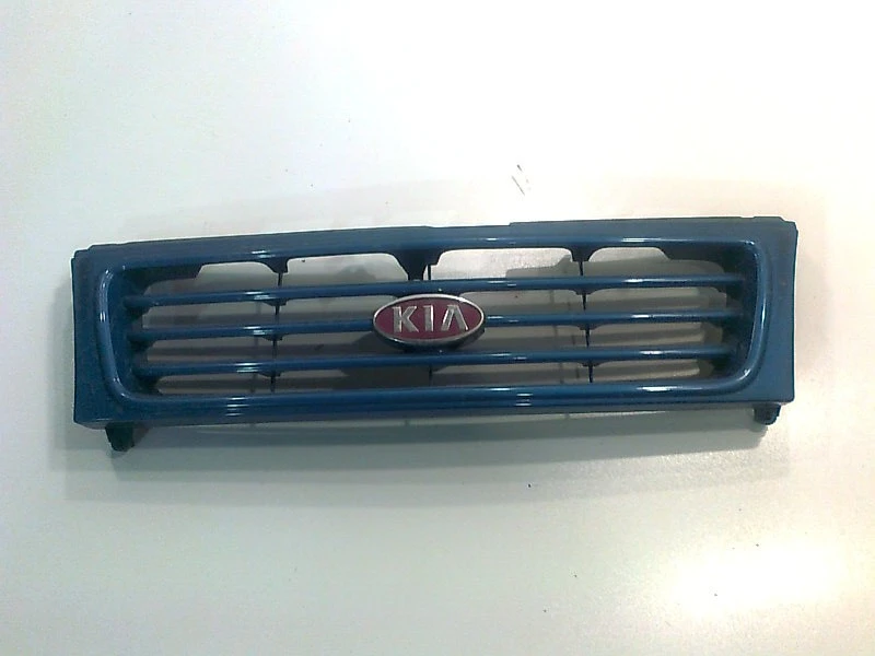 решетка между фаровете за Киа Спортич 2.0 бензин 