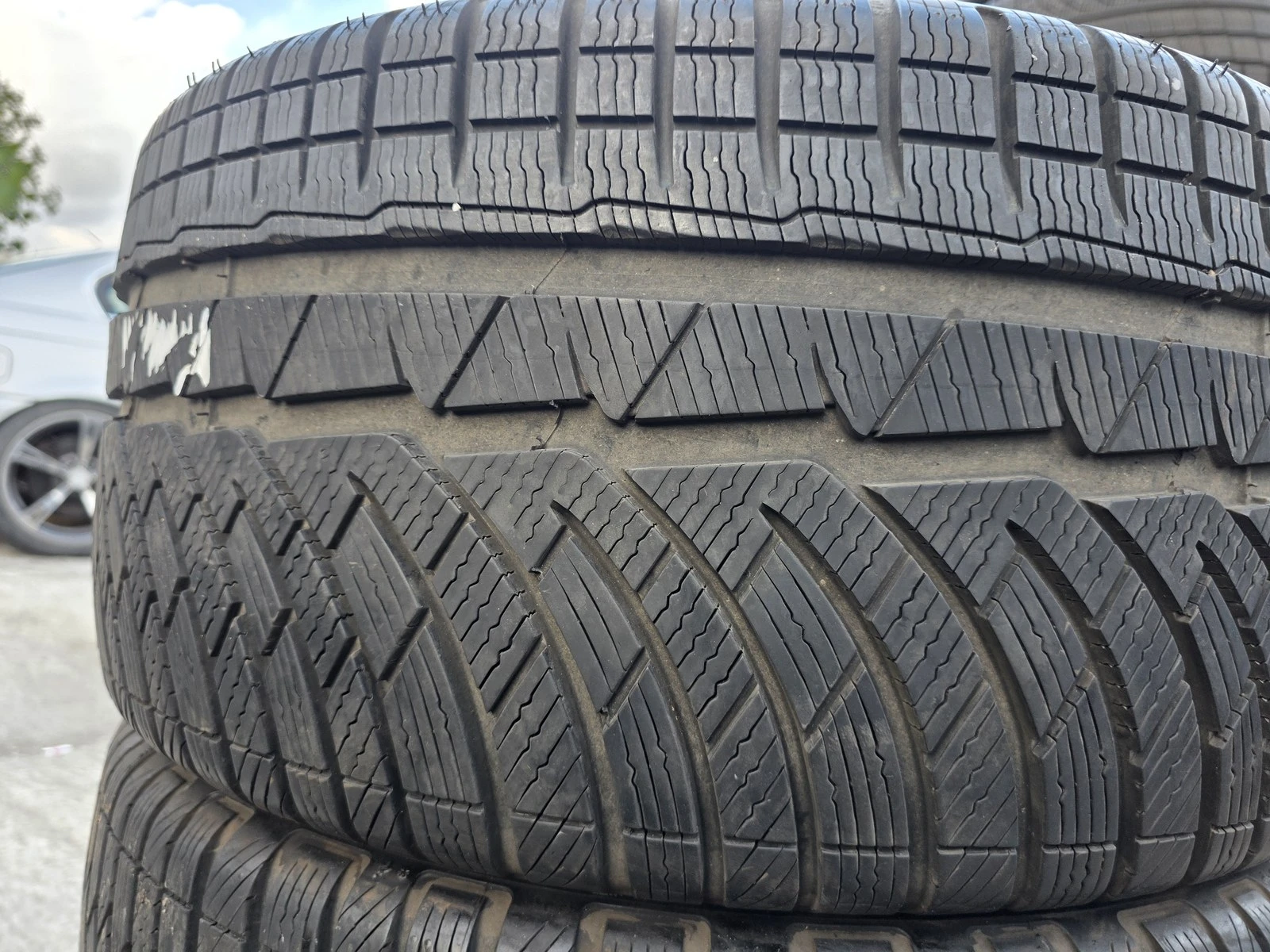 Гуми Зимни 255/35R18, снимка 4 - Гуми и джанти - 56724847