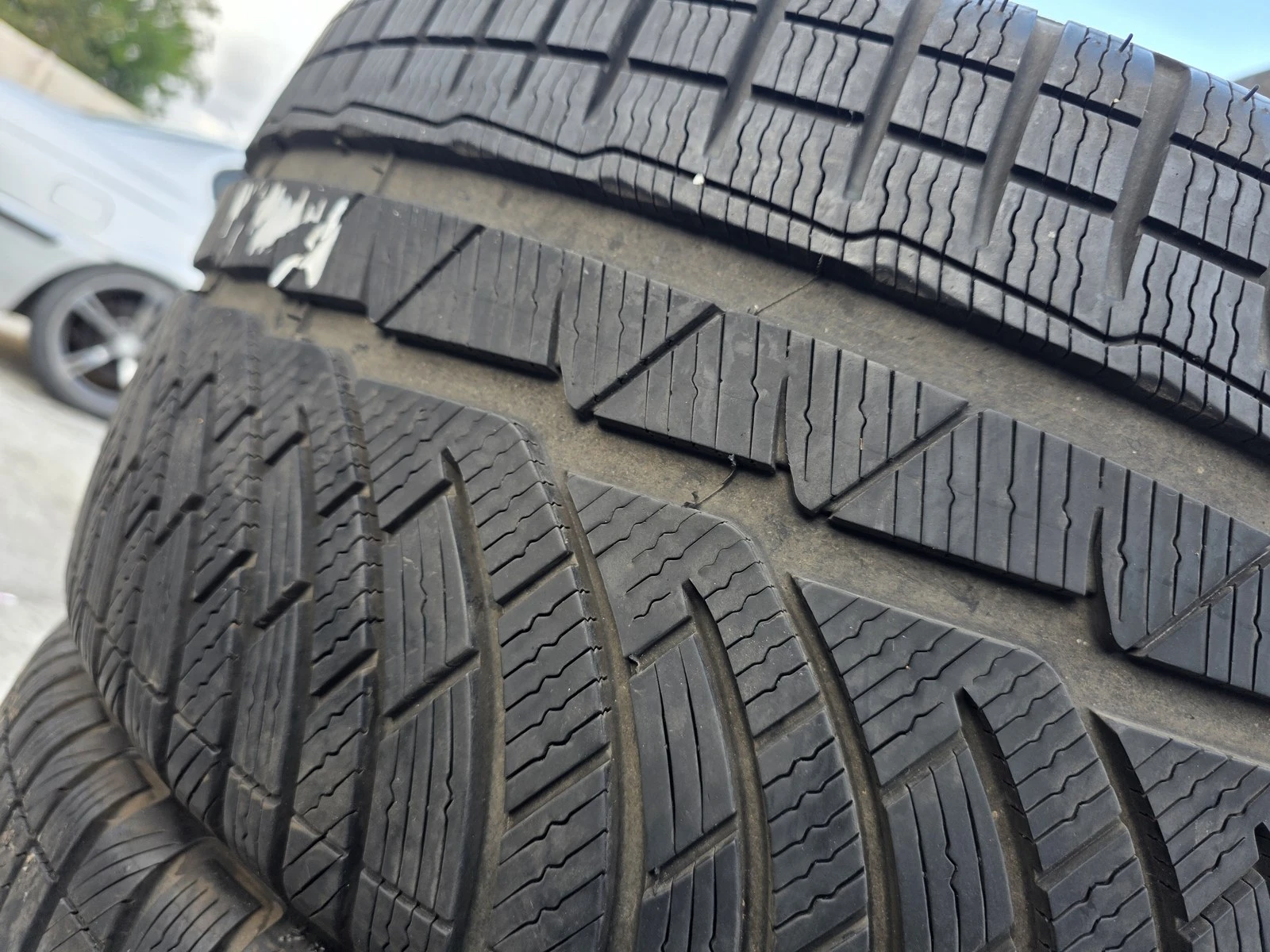 Гуми Зимни 255/35R18