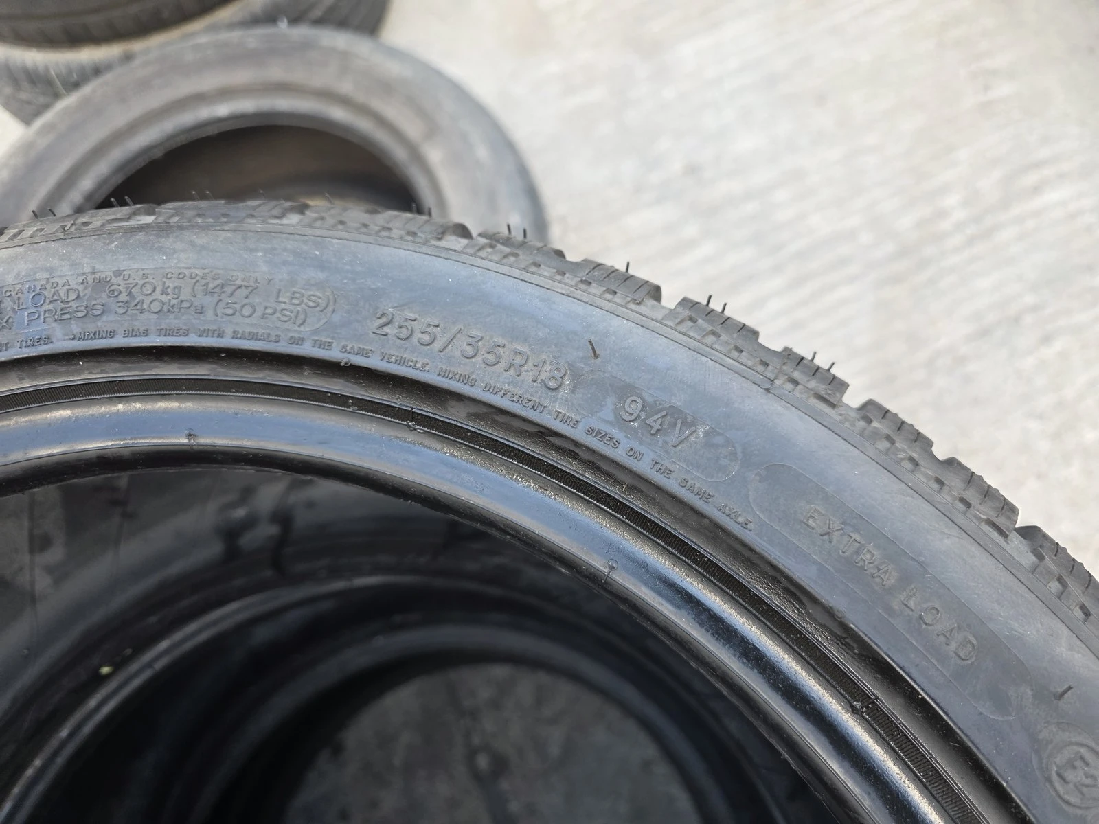 Гуми Зимни 255/35R18, снимка 8 - Гуми и джанти - 56724847
