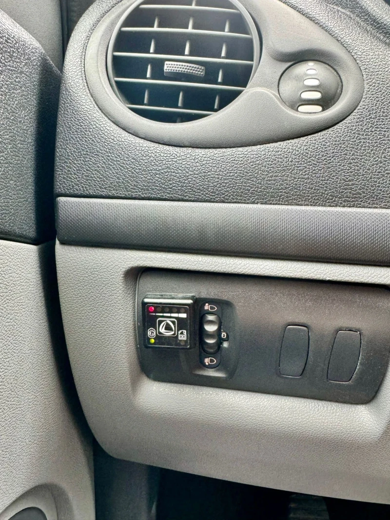 Renault Clio 1.2i, ГАЗ-МЕТАН , снимка 14 - Автомобили и джипове - 50128407