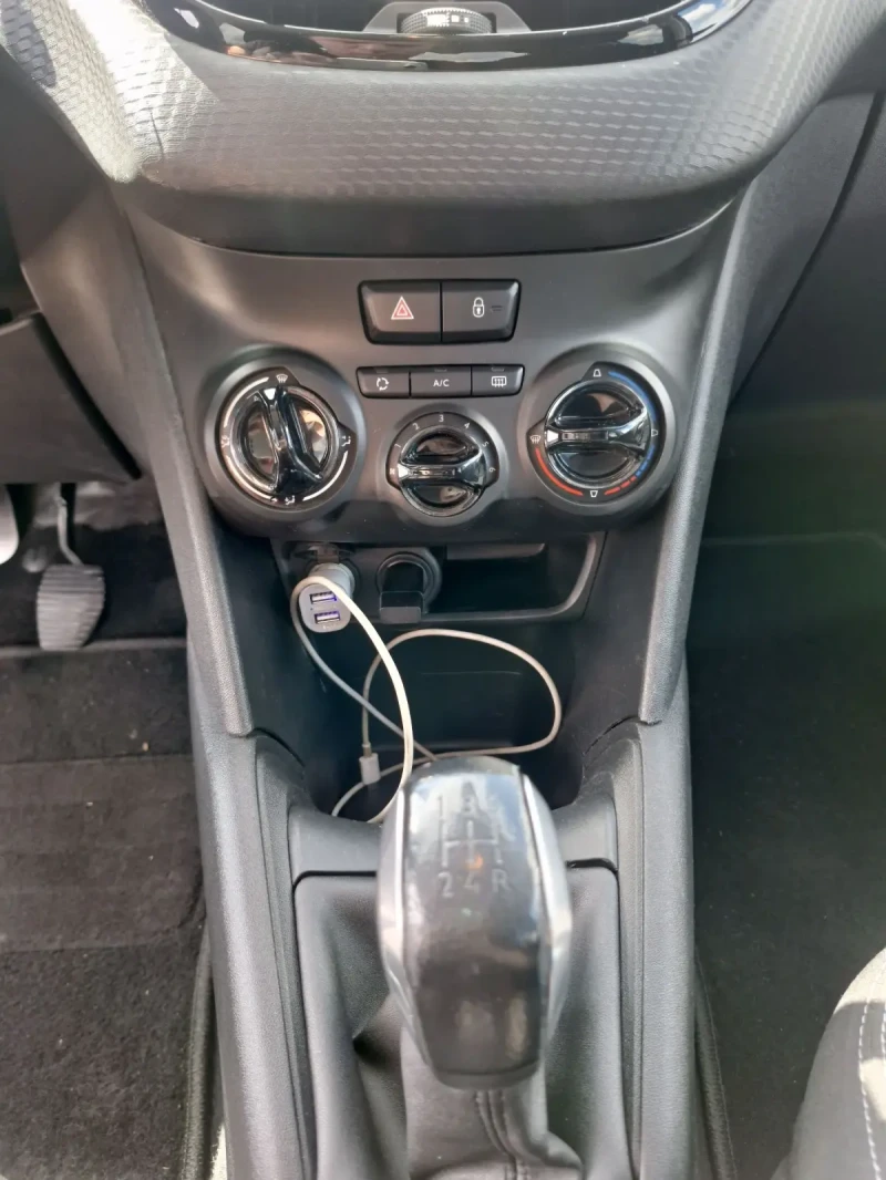 Peugeot 208 1.6 HDI, снимка 13 - Автомобили и джипове - 47586714