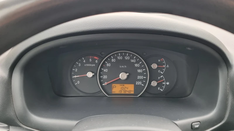 Kia Carens, снимка 8 - Автомобили и джипове - 50969634