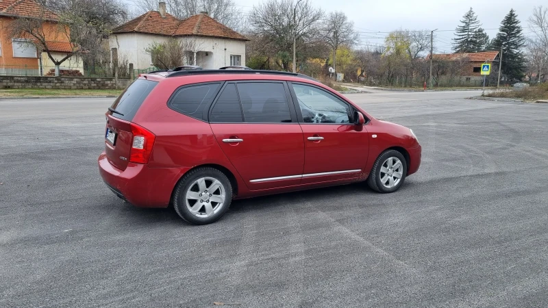 Kia Carens, снимка 2 - Автомобили и джипове - 50969634