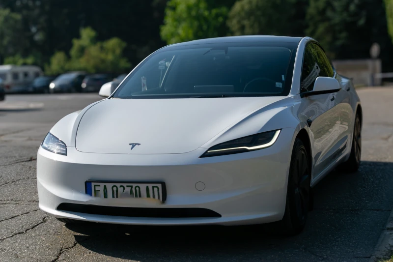 Tesla Model 3 Long Range AWD Premium