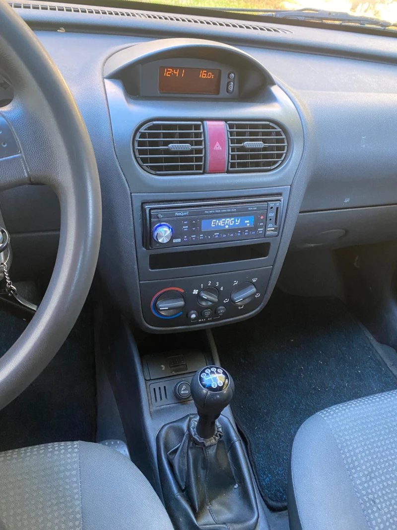 Opel Corsa 1.0 Климатик, снимка 13 - Автомобили и джипове - 52244195