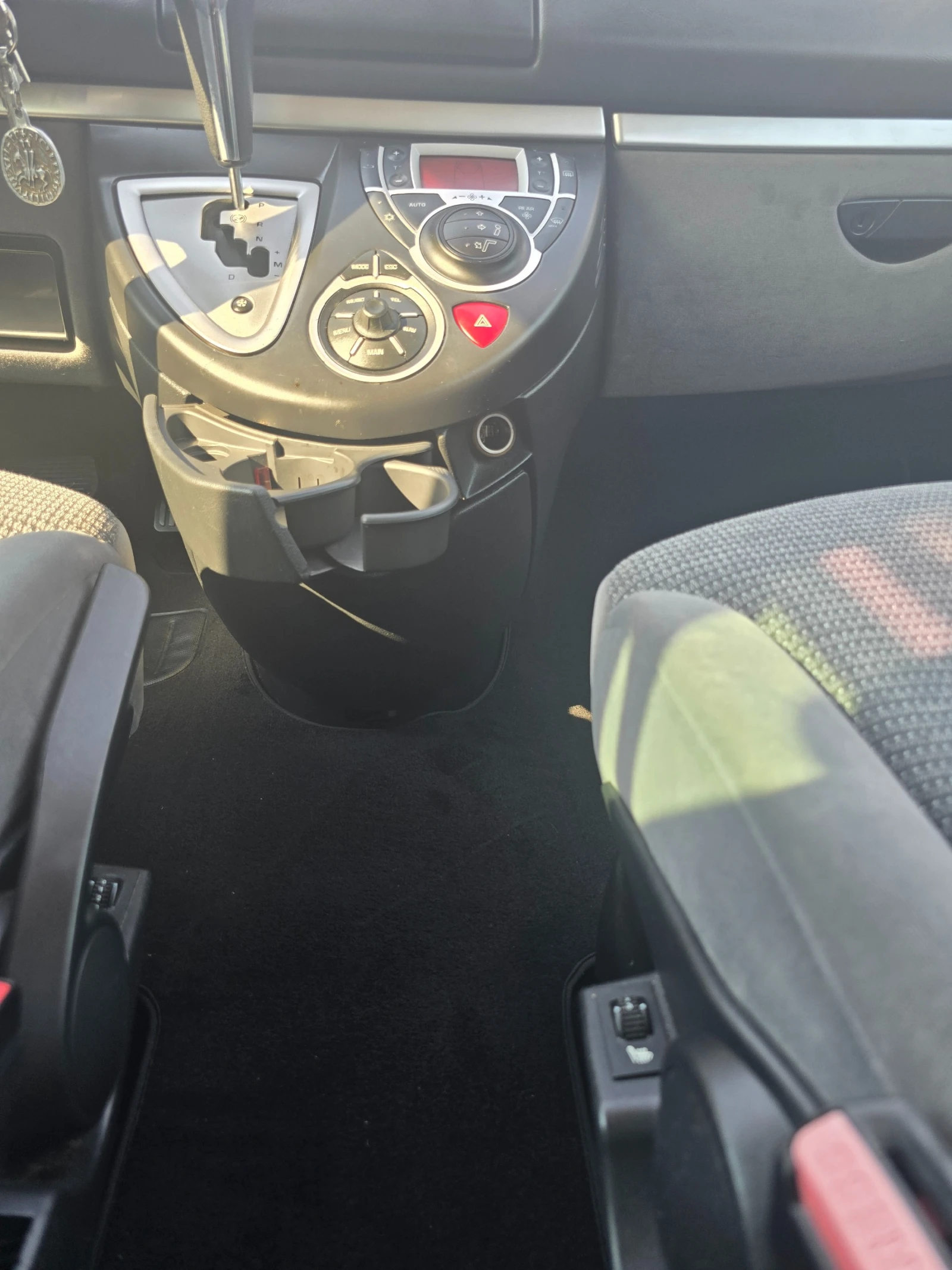 Peugeot 807 2.2HDI - изображение 8