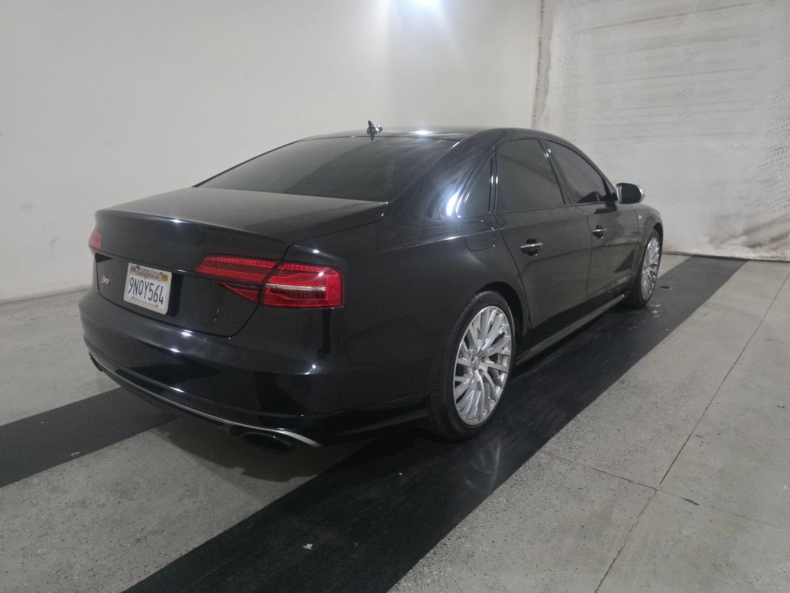 Audi S8 MATRIX* DISTRONIK* МАСАЖ* ОБДУХ* BOSE* ALCANTARA*  - изображение 6