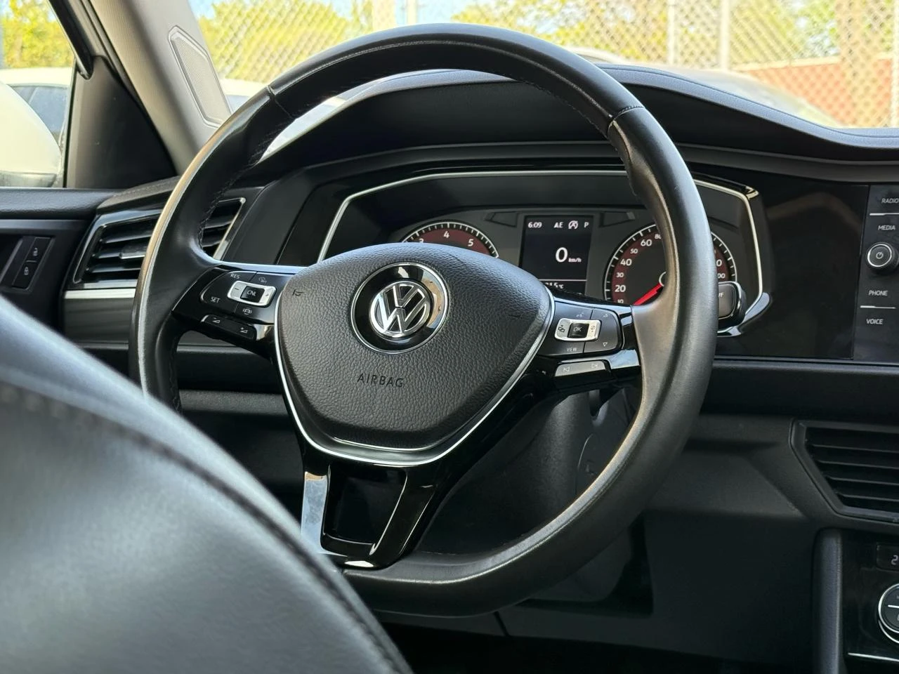 VW Jetta 1.4 TSI ZF8 / Highline / PANO - изображение 8