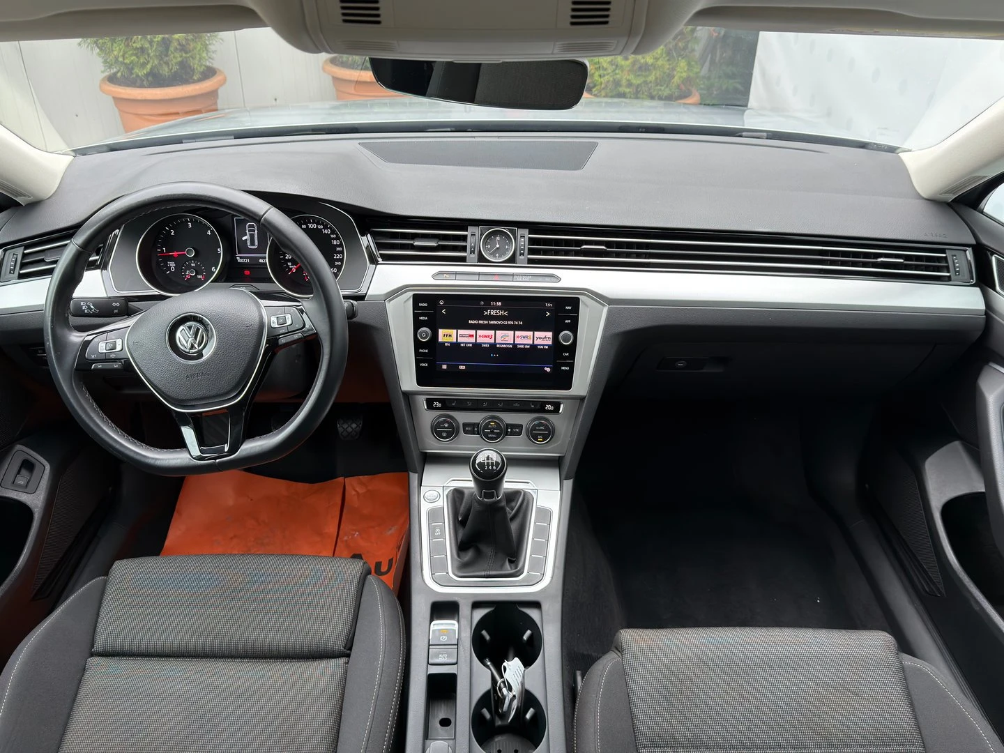 VW Passat Comfortline 2.0TDI BMT - изображение 6