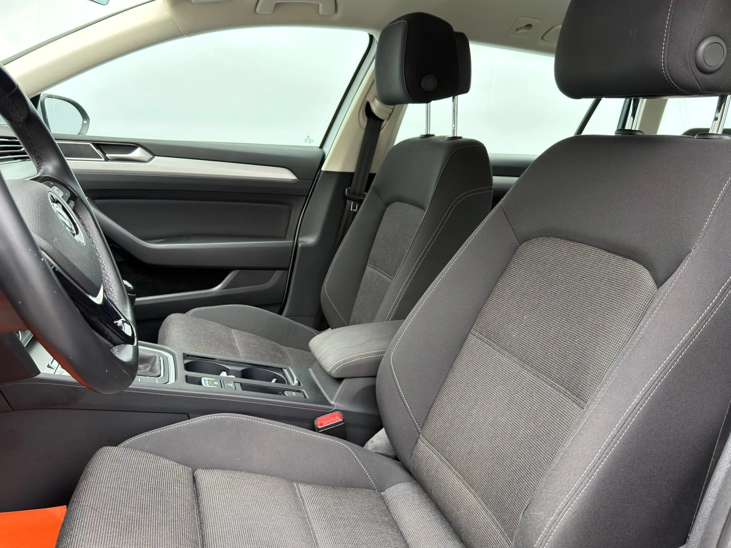 VW Passat Comfortline 2.0TDI BMT - изображение 7