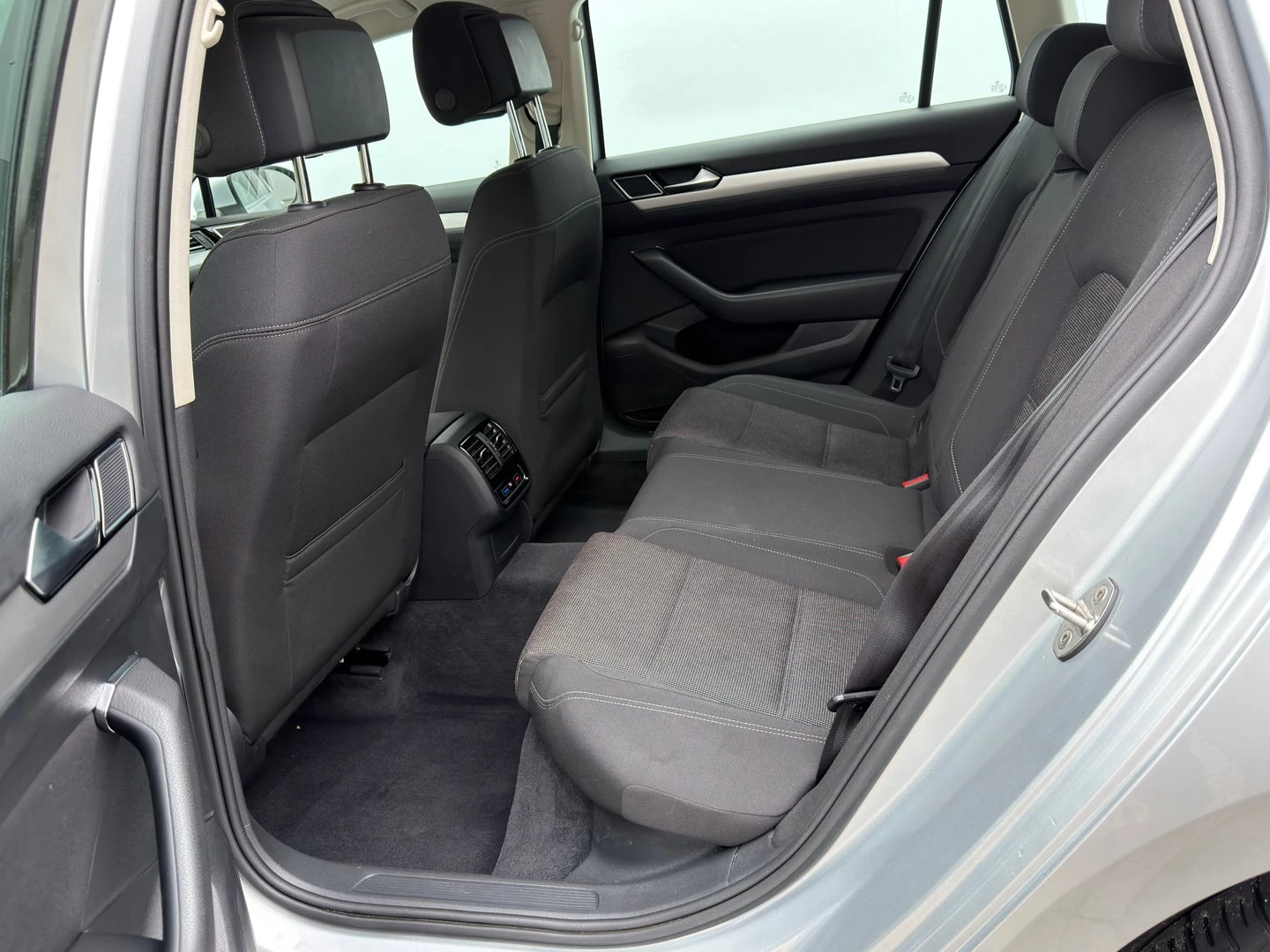 VW Passat Comfortline 2.0TDI BMT - изображение 8