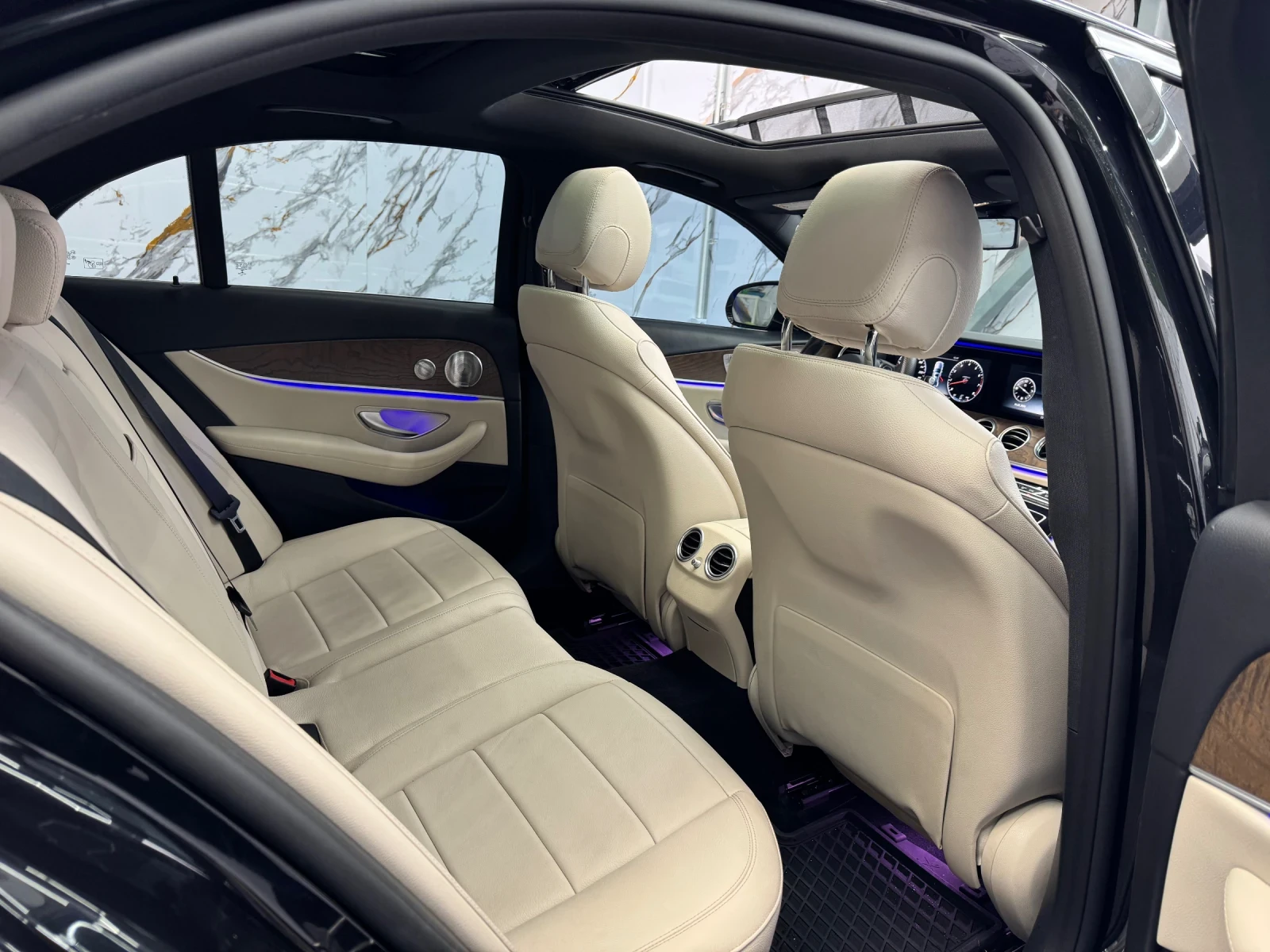 Mercedes-Benz E 400 4MATIC | 2018 г. | Burmester | Head-Up | Keyless - изображение 7