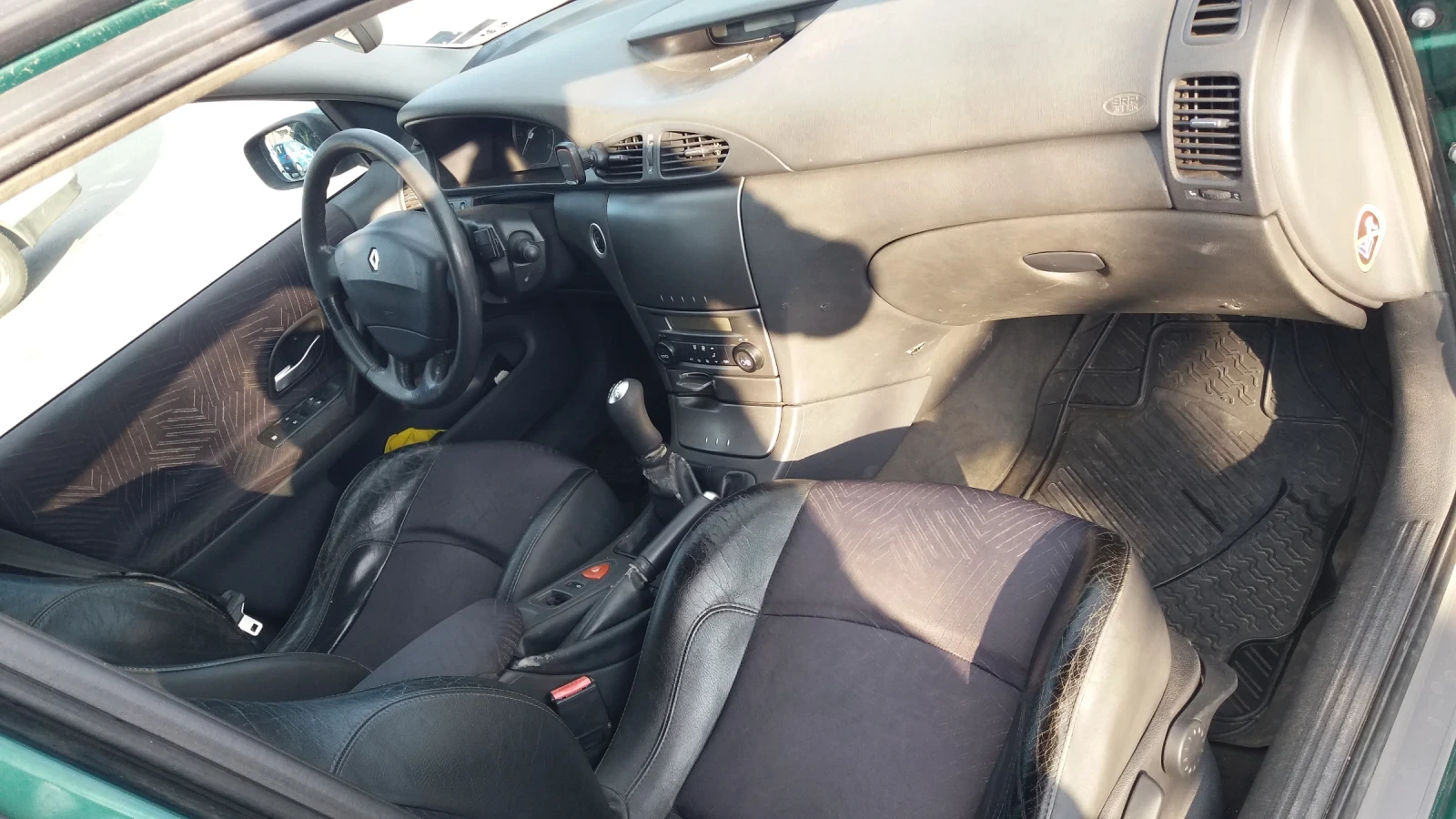 Renault Laguna 1.6 16V, снимка 11 - Автомобили и джипове - 54189640