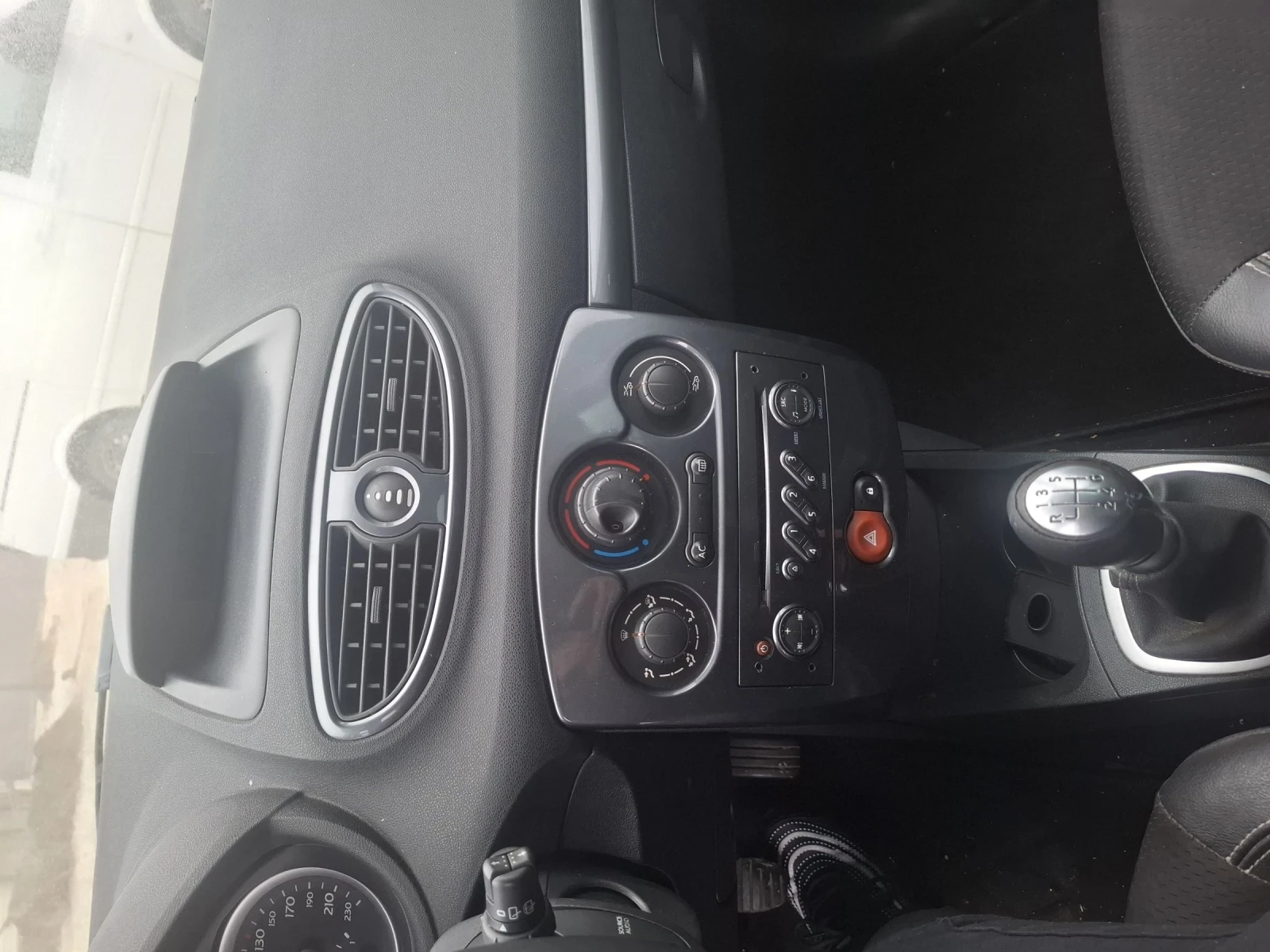 Renault Clio, снимка 8 - Автомобили и джипове - 54650262