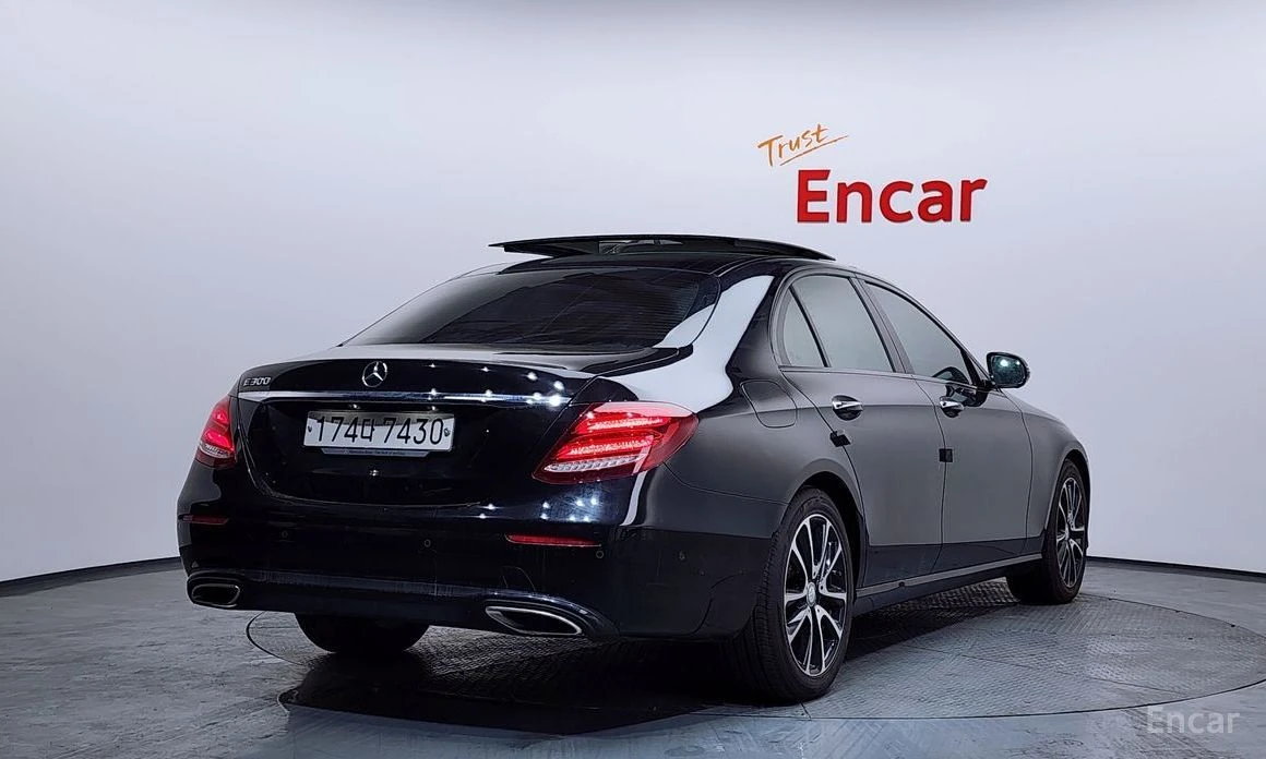 Mercedes-Benz E 300, снимка 2 - Автомобили и джипове - 54682584