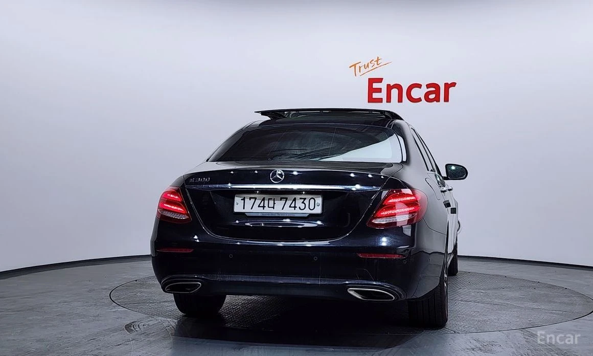 Mercedes-Benz E 300, снимка 4 - Автомобили и джипове - 54682584