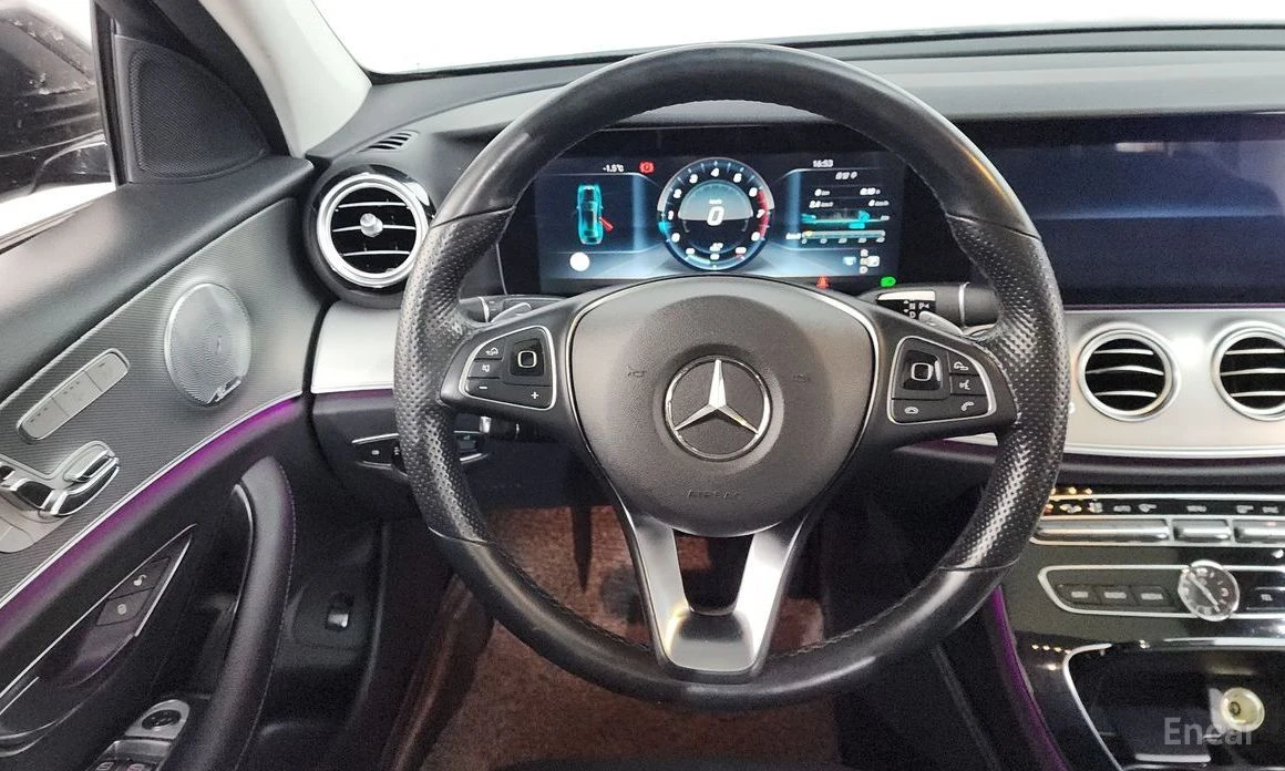 Mercedes-Benz E 300, снимка 13 - Автомобили и джипове - 54682584