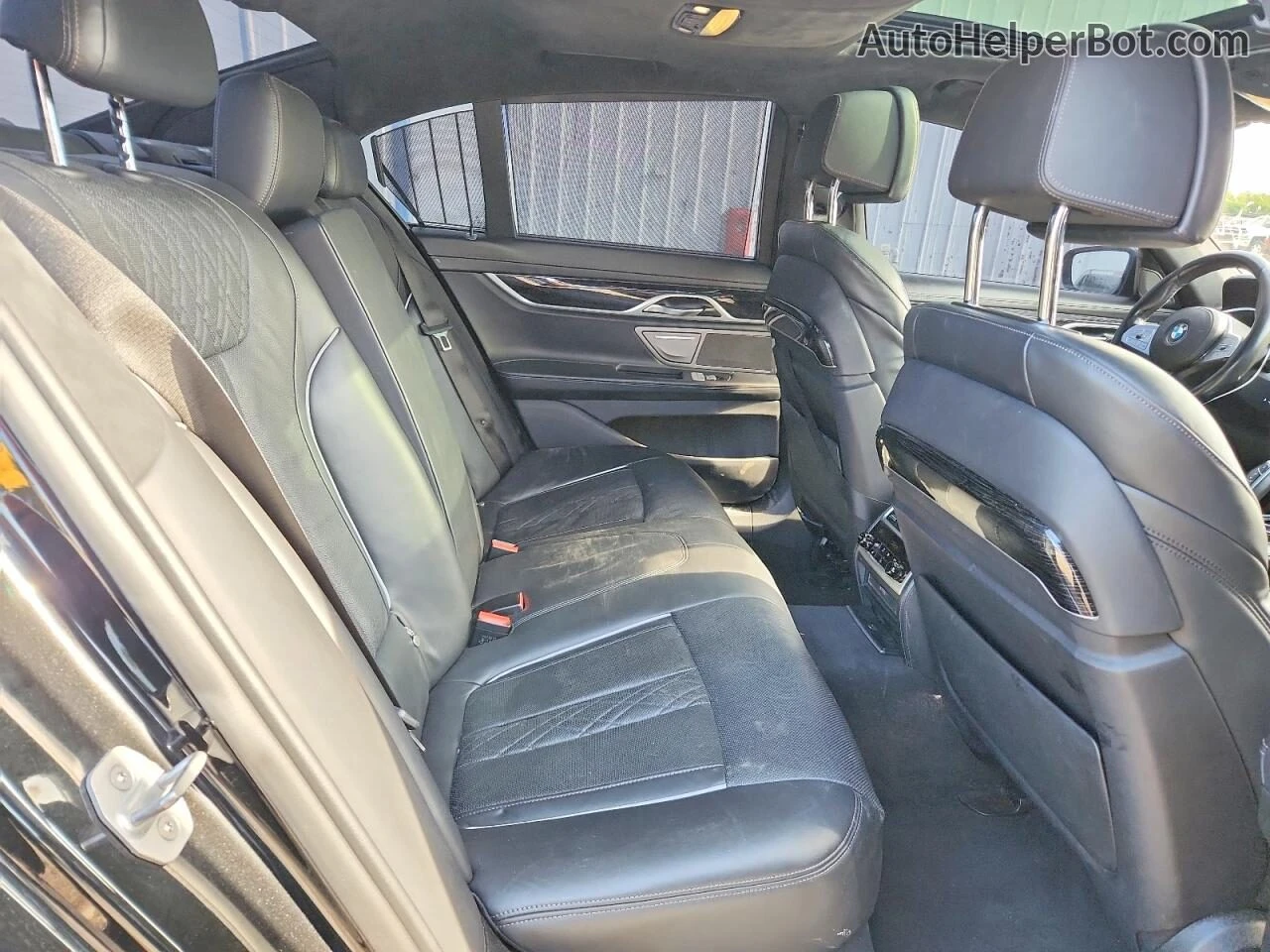 BMW 750 X-Drive* M-Pack* Масаж* FULL* Цена до БГ, снимка 9 - Автомобили и джипове - 54914466
