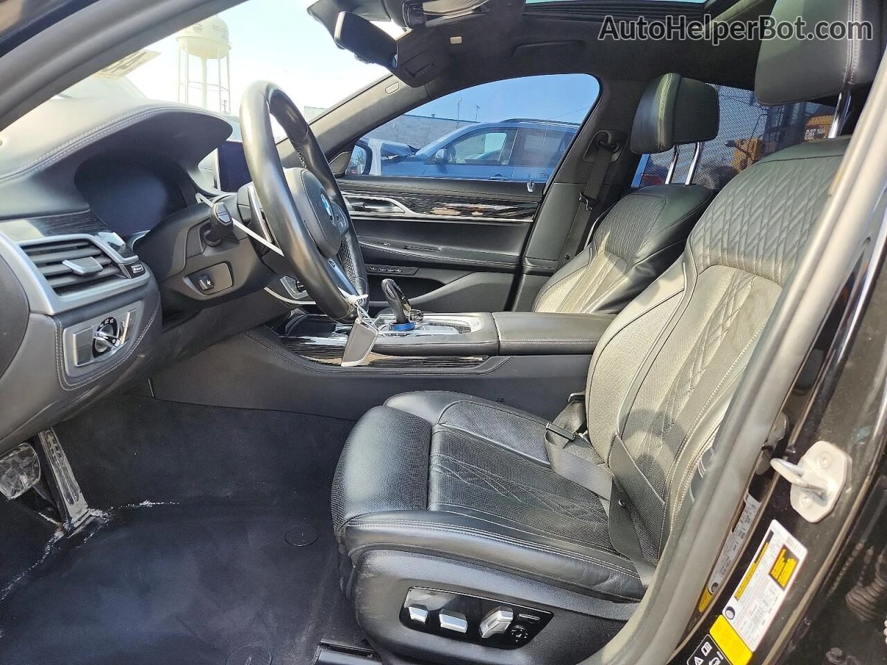 BMW 750 X-Drive* M-Pack* Масаж* FULL* Цена до БГ, снимка 8 - Автомобили и джипове - 54914466
