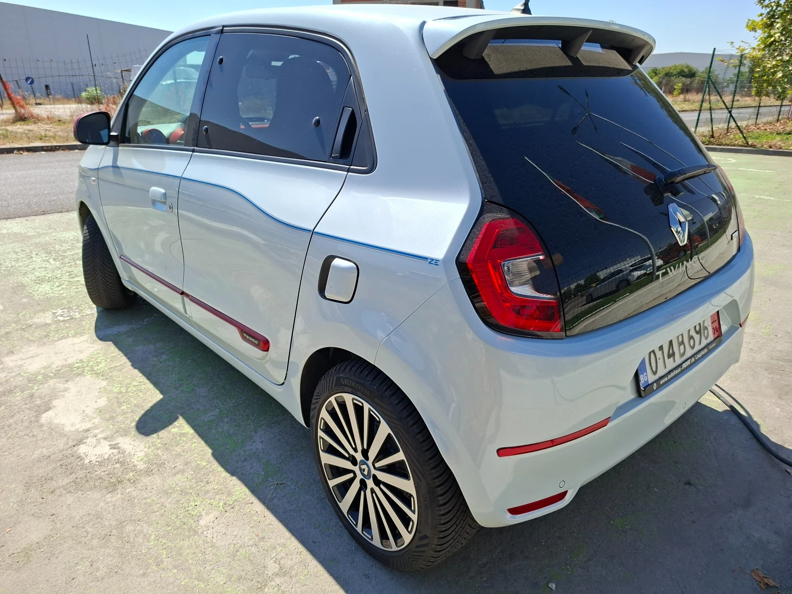 Renault Twingo Z.E/ГАРАНЦИЯ 2030г/37000км, снимка 2 - Автомобили и джипове - 55752558