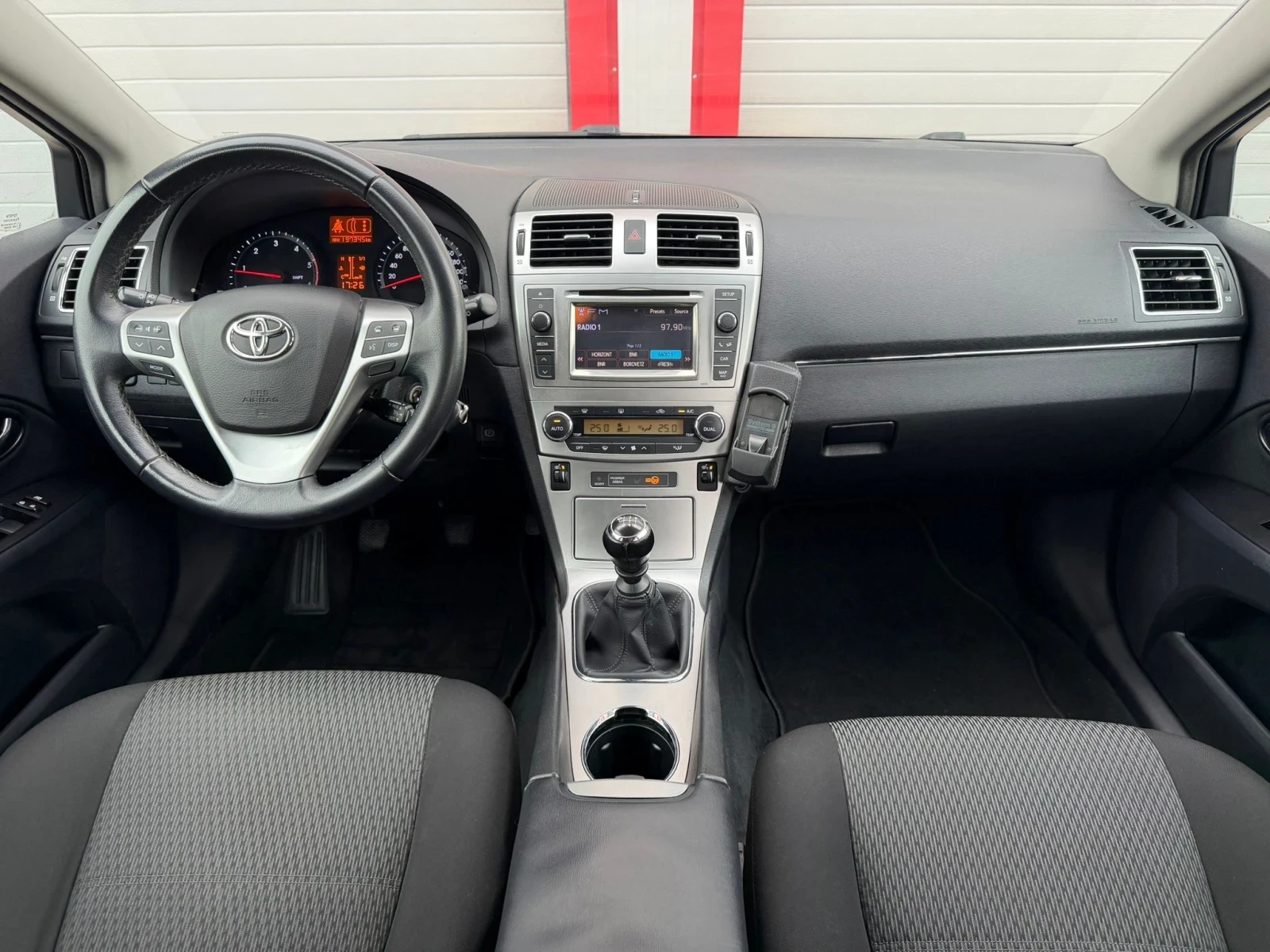Toyota Avensis 2.0D D-4D FACELIFT NAVI KLIMATRONIK 6-SPEED ЛИЗИНГ, снимка 14 - Автомобили и джипове - 55825681