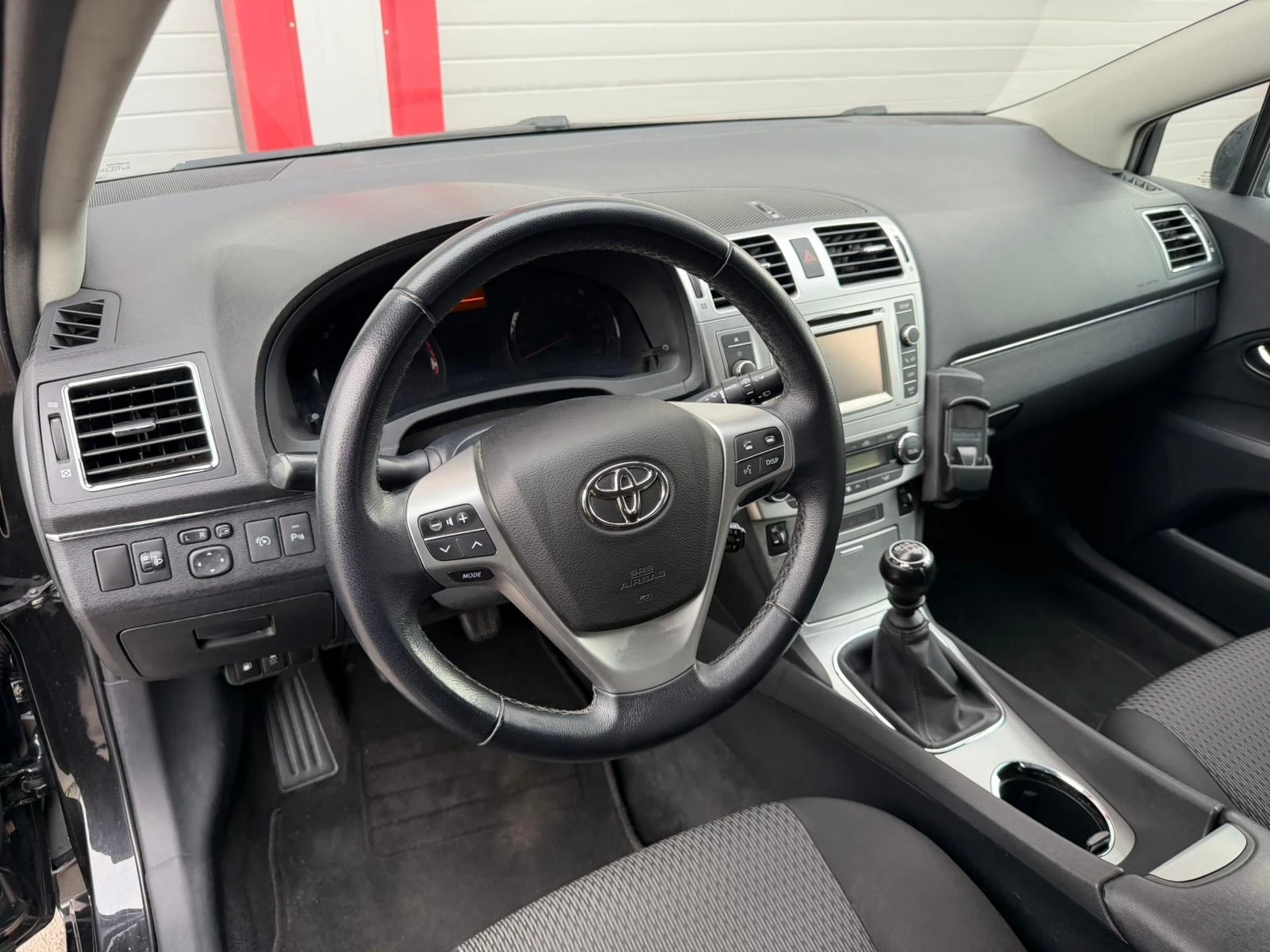 Toyota Avensis 2.0D D-4D FACELIFT NAVI KLIMATRONIK 6-SPEED ЛИЗИНГ, снимка 13 - Автомобили и джипове - 55825681
