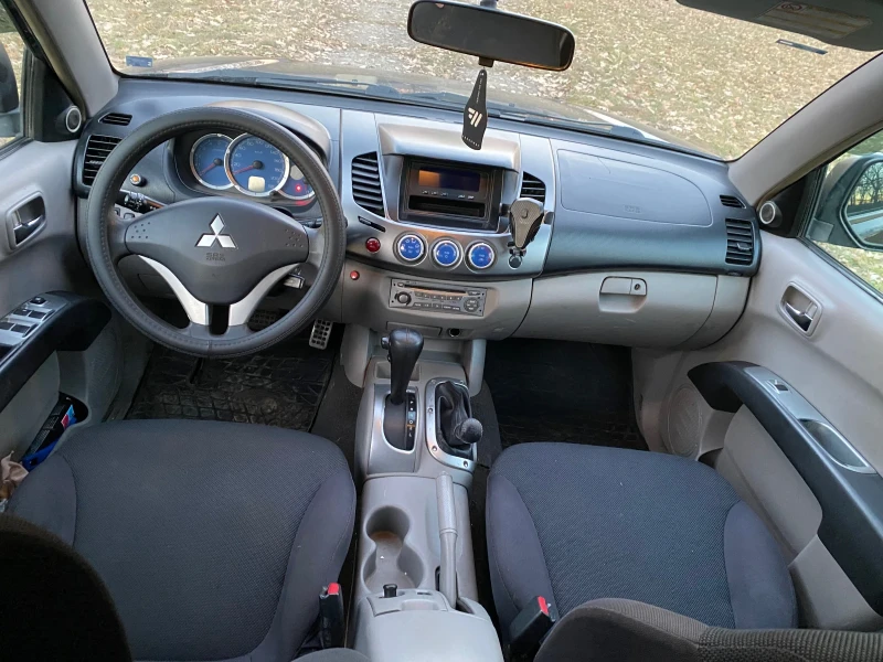 Mitsubishi L200 2.5 СуперСелект, снимка 13 - Автомобили и джипове - 49393571