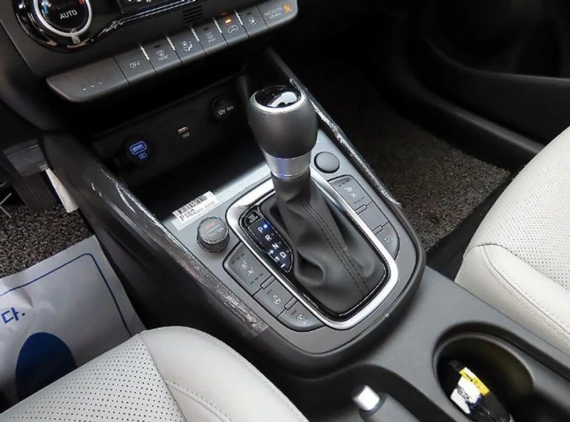 Hyundai Kona Gasoline 2.0 2WD Modern, снимка 10 - Автомобили и джипове - 52112916