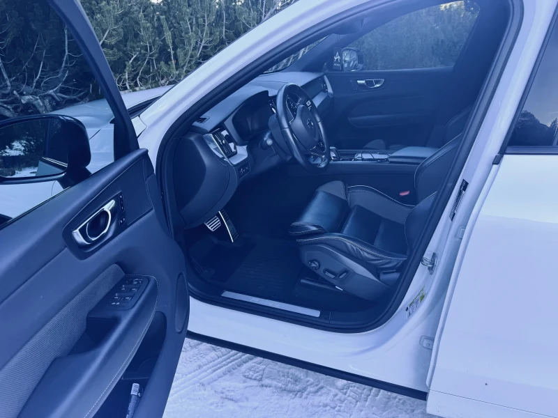 Volvo XC60 R Design Plug-in hybrid T8, снимка 7 - Автомобили и джипове - 52526969