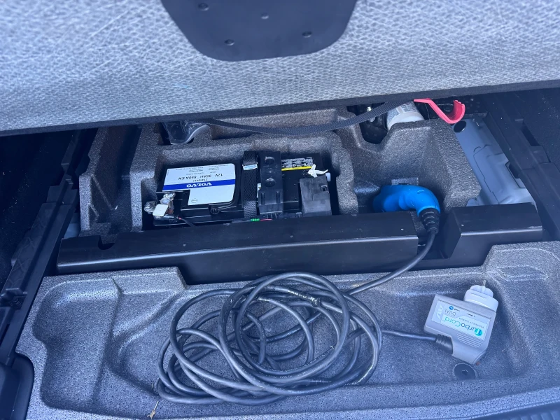 Volvo XC60 R Design Plug-in hybrid T8, снимка 17 - Автомобили и джипове - 52526969