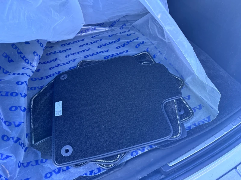 Volvo XC60 R Design Plug-in hybrid T8, снимка 16 - Автомобили и джипове - 52526969