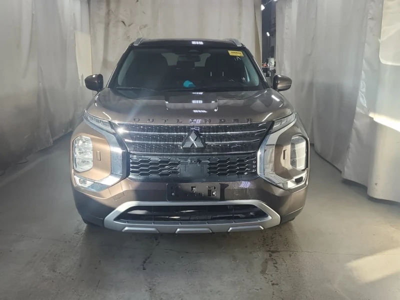 Mitsubishi Outlander * LE * CARFAX * , снимка 6 - Автомобили и джипове - 52840114